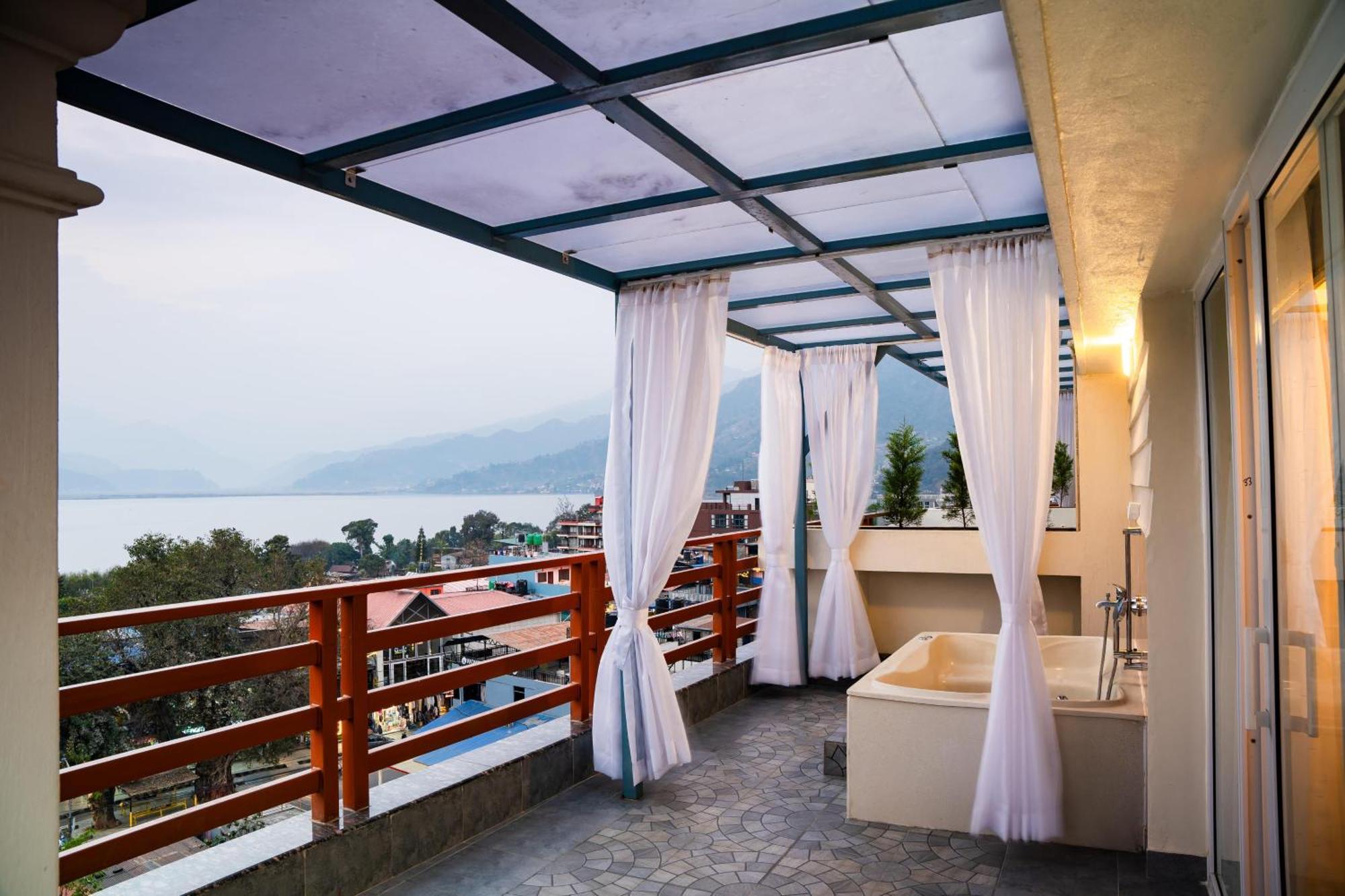 Pokhara Alpine And Springs Hotel Екстериор снимка