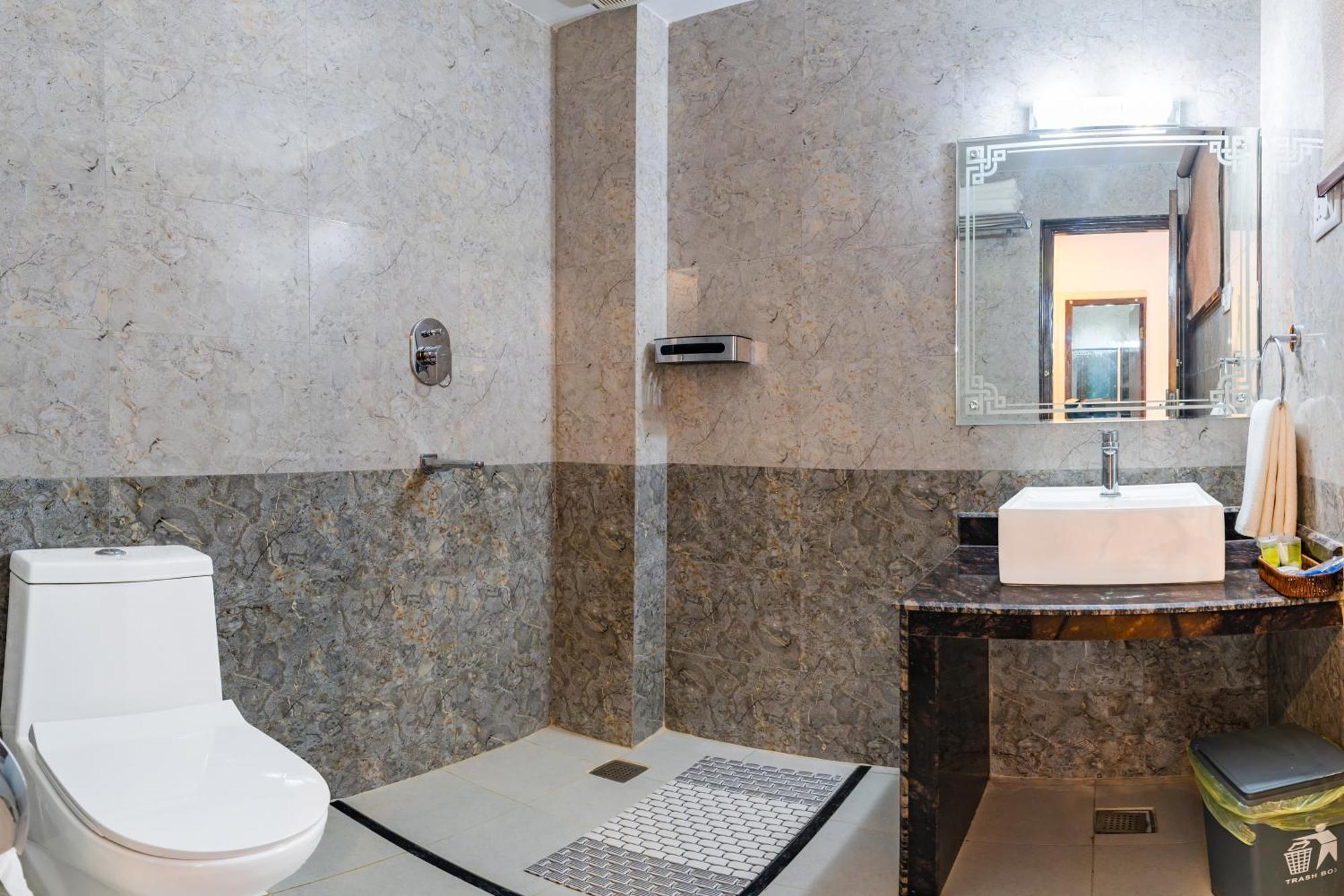 Pokhara Alpine And Springs Hotel Екстериор снимка