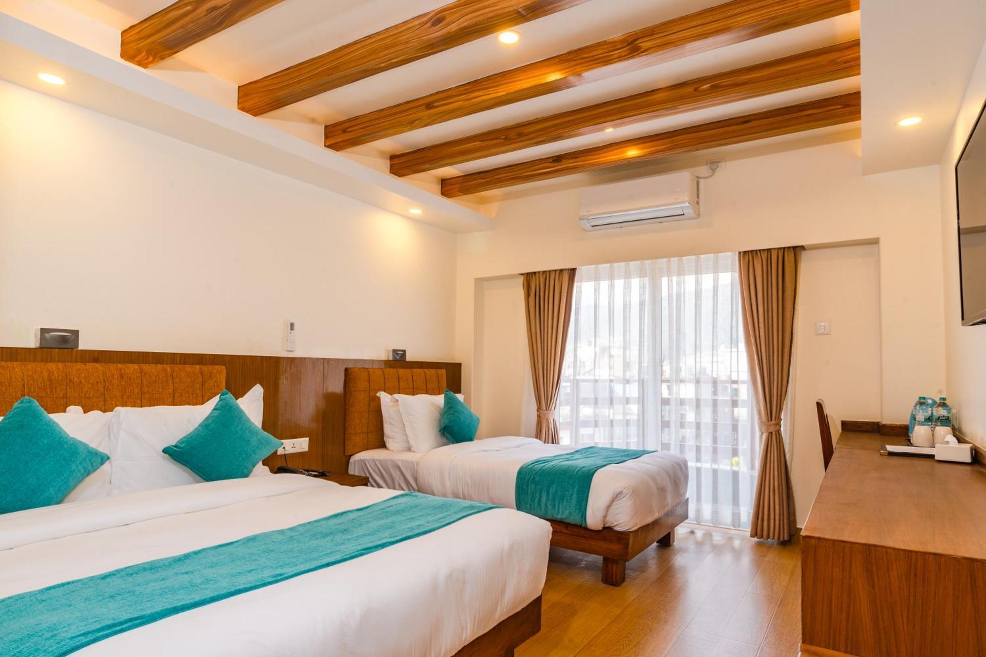 Pokhara Alpine And Springs Hotel Екстериор снимка